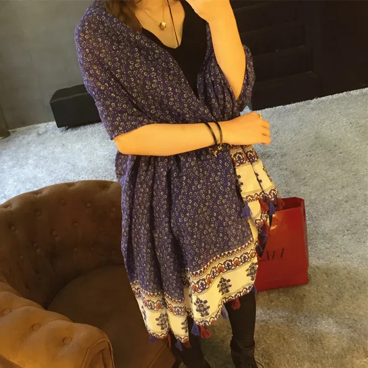 Damen Großer Baumwoll‑Viskose Schal mit Quasten und floralem Blockprint – Avelisse