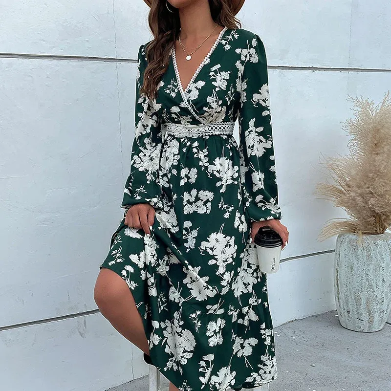 Damen Wickel-Midikleid im Boho-Stil mit Spitzenpasse, Häkel-Taillenband & seitlichem Beinschlitz – Élara