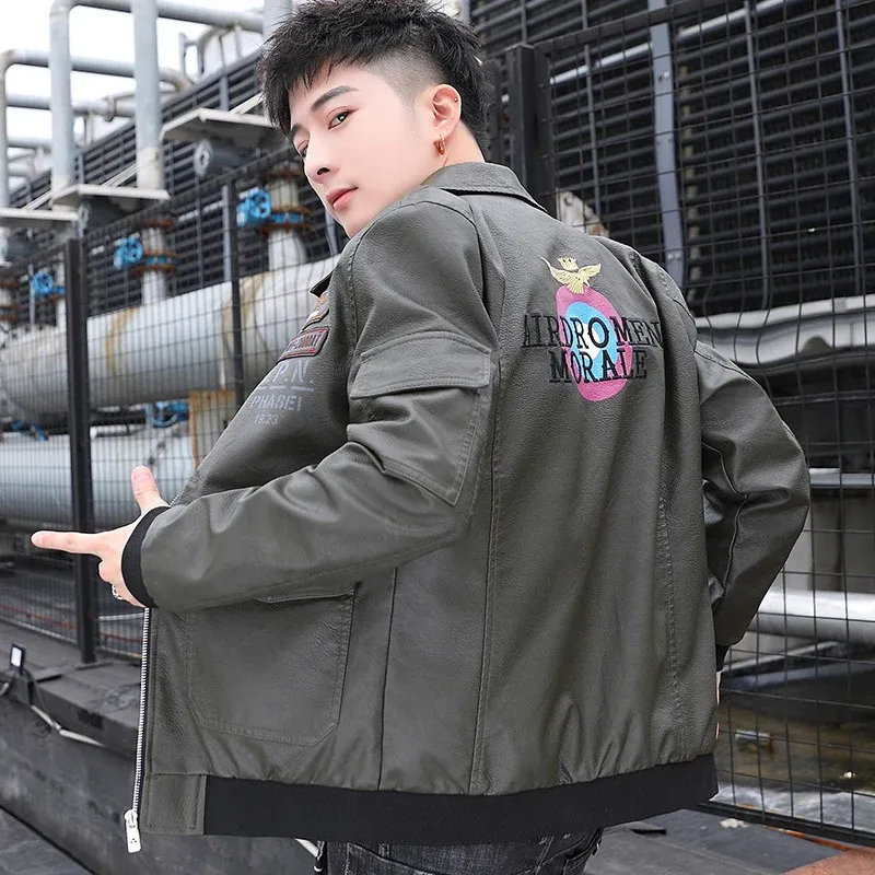 Herren Aviator‑Bomberjacke im Military‑Style mit großem Rückenpatch und Ärmeltasche Echoarchiv